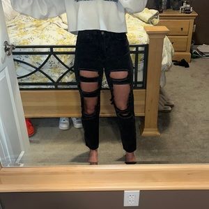 Black ripped mom jean